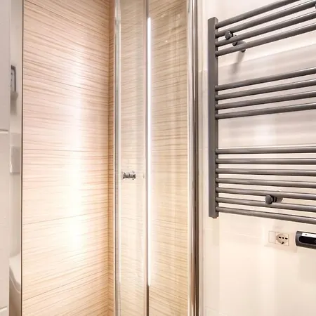 Appartamento Stylish - M4 Frattini, 15 Mins To Duomo *
